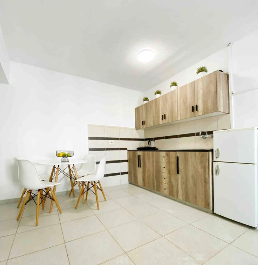 Flat In The Heart Of Ayia Napa/Центр Айя Напыアパートメント エクステリア 写真